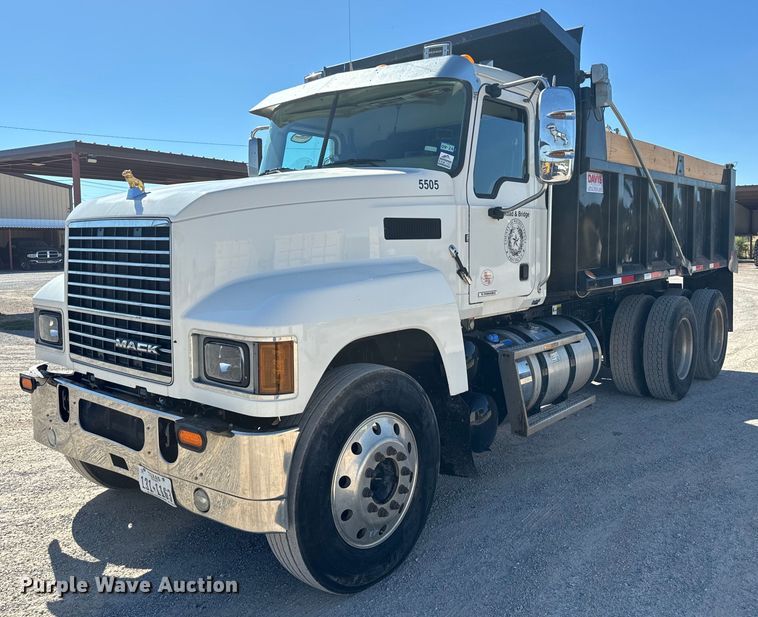 2020 Mack Pinnacle Gold dump truck - NQ9781