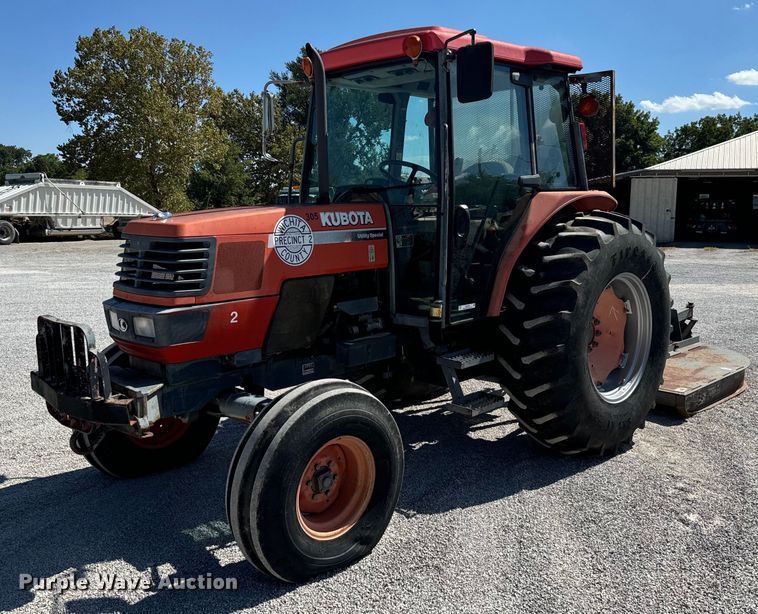 Kubota  M900 tractor - NQ9785