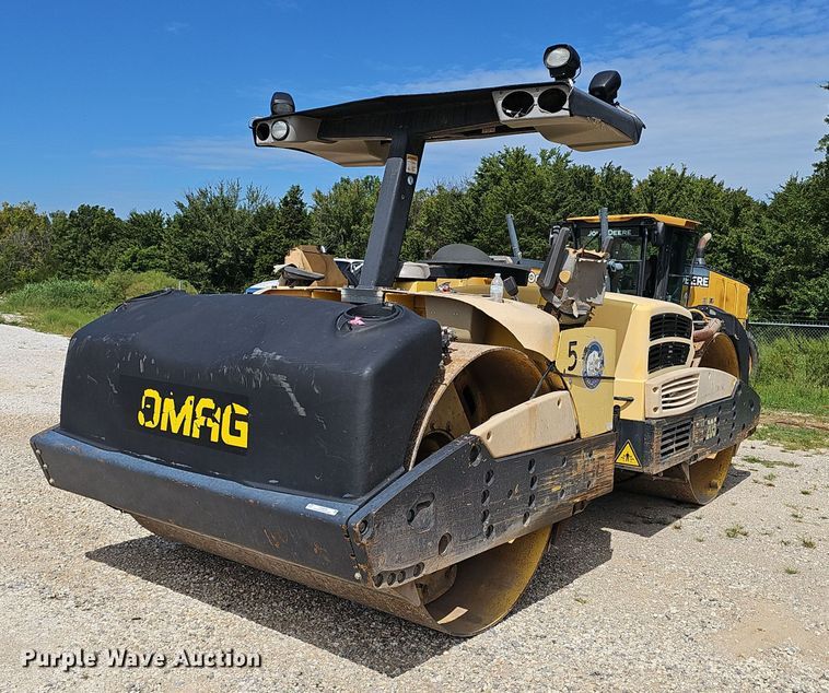 Bomag BW205 double drum vibratory roller - NX9098
