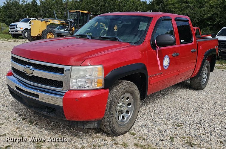 2009 Chevrolet  Silverado 1500 Crew Cab pickup truck - NX9101