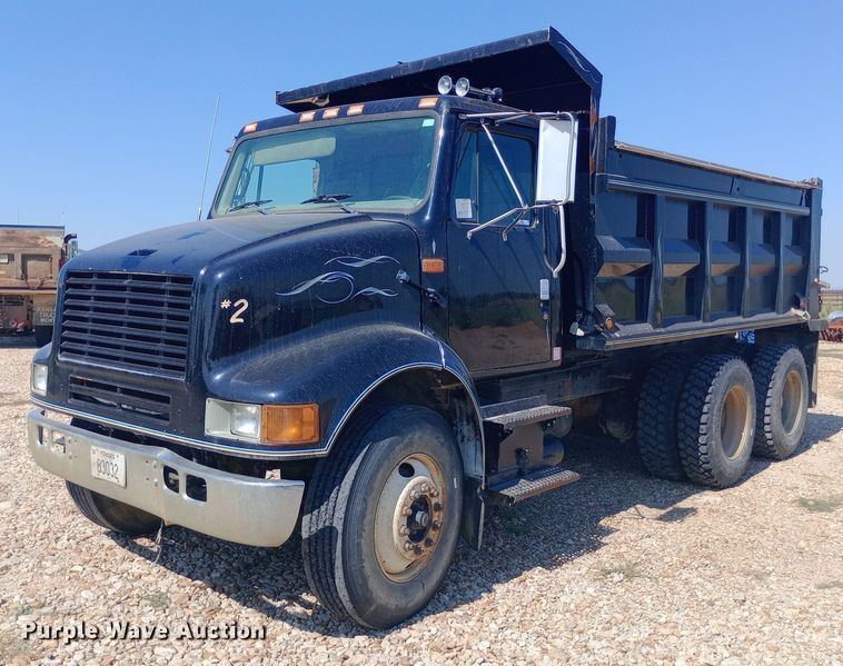 1996 International  8100 dump truck - NY9530