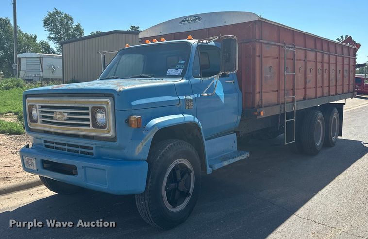 1973 Chevrolet C65 grain truck - DG4479