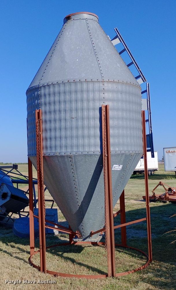 (2) grain bins - DH1253