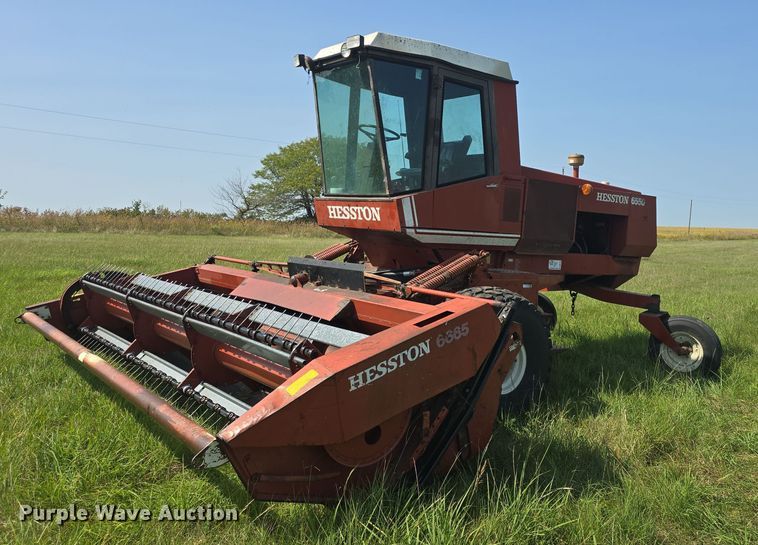 1983 Hesston 6550 windrower - DQ4576