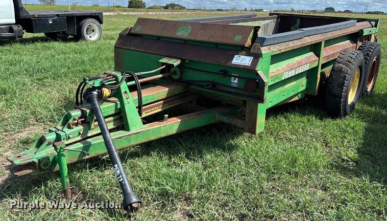 John Deere  785 manure spreader - DS2523