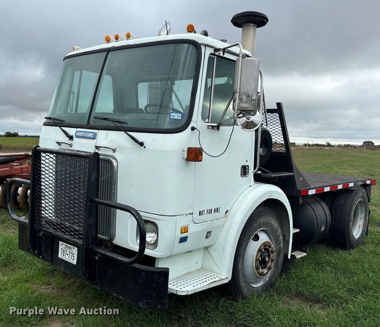 1991 White GMC flatbed truck - DS2525