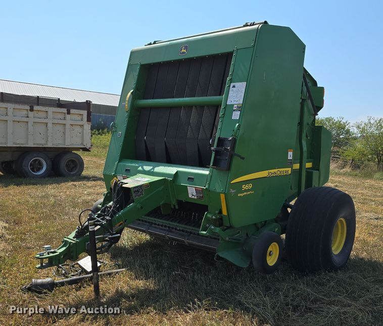 2017 John Deere 569 Mega Wide round baler - DS4817