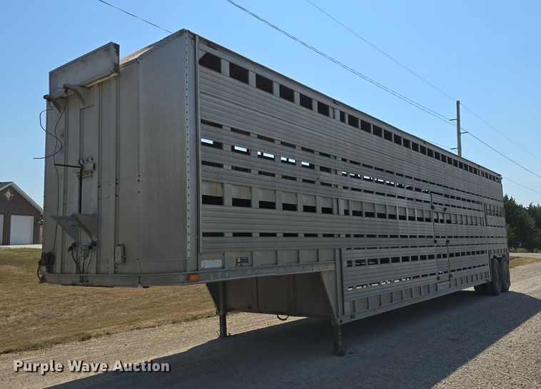 1983 Barrett Trailers livestock trailer - DS4821