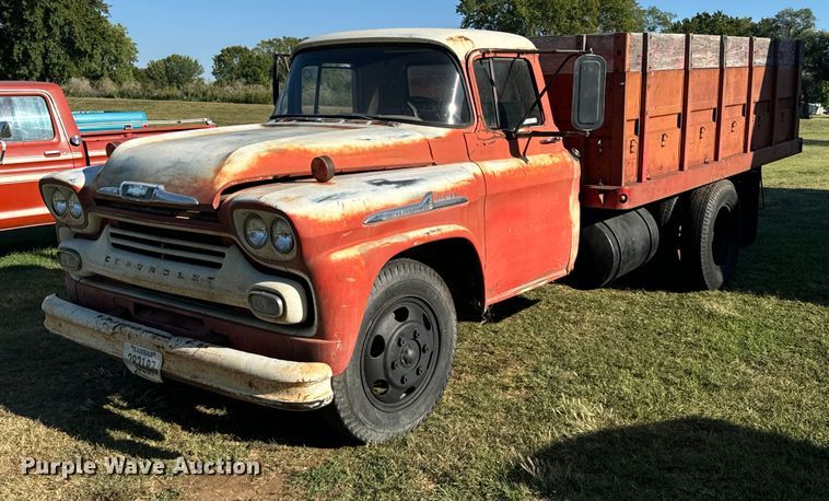 1958 Chevrolet 60 Viking grain truck - DX1237