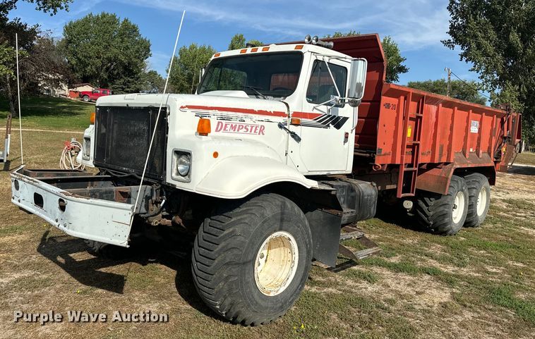 1990 International 2554 manure spreader truck - EE7652