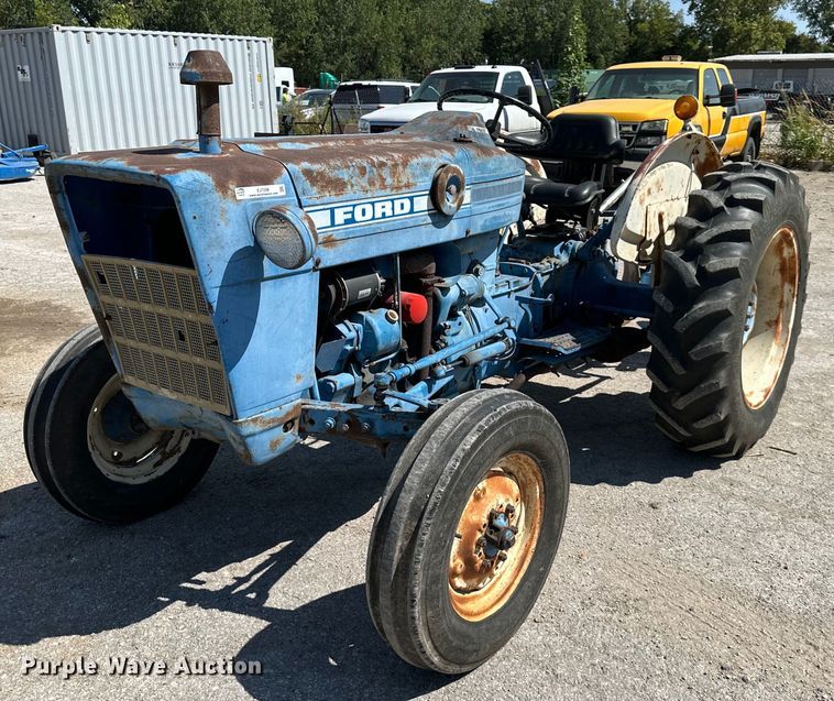 Ford 2000 tractor - EJ7258