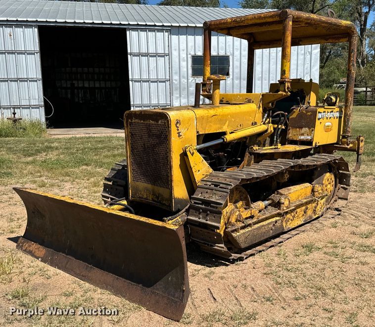 International 500 dozer - MV9079