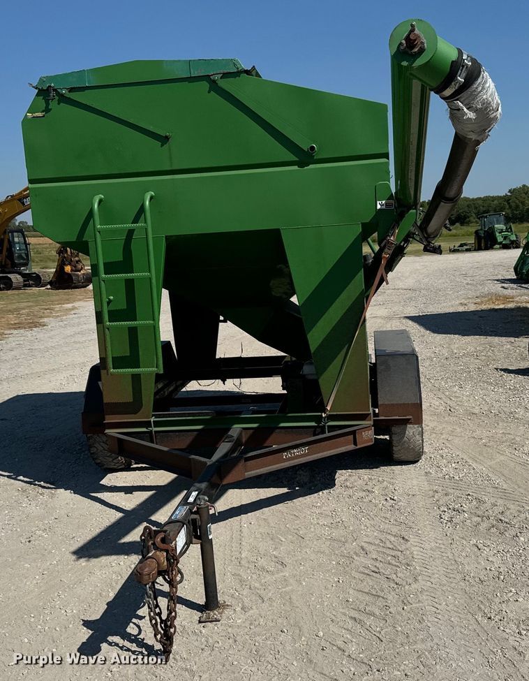 Patriot 220 seed tender - MV9090