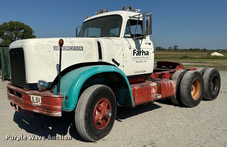 1971 Hendrickson semi truck - MV9095