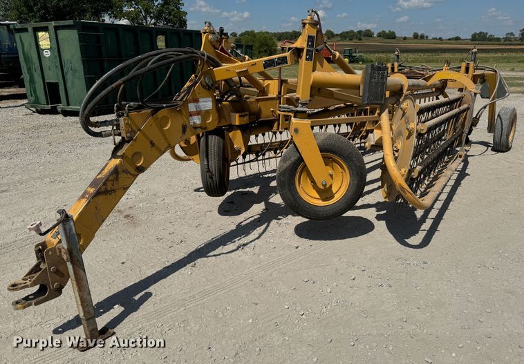 2008 Vermeer  R2300 hay rake - MV9097