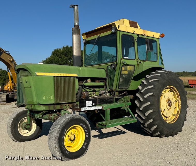 1972 John Deere  4320 tractor - MV9102