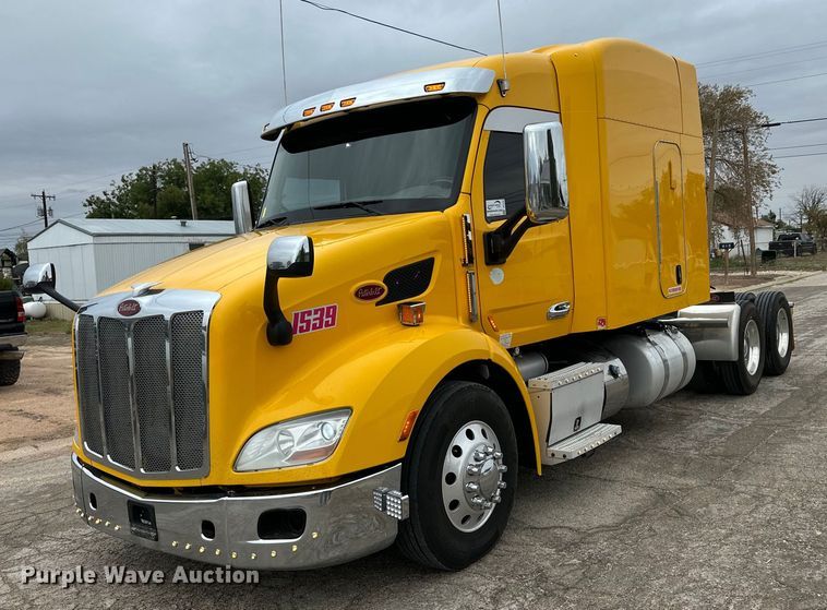 2016 Peterbilt 579 semi truck - DD3204