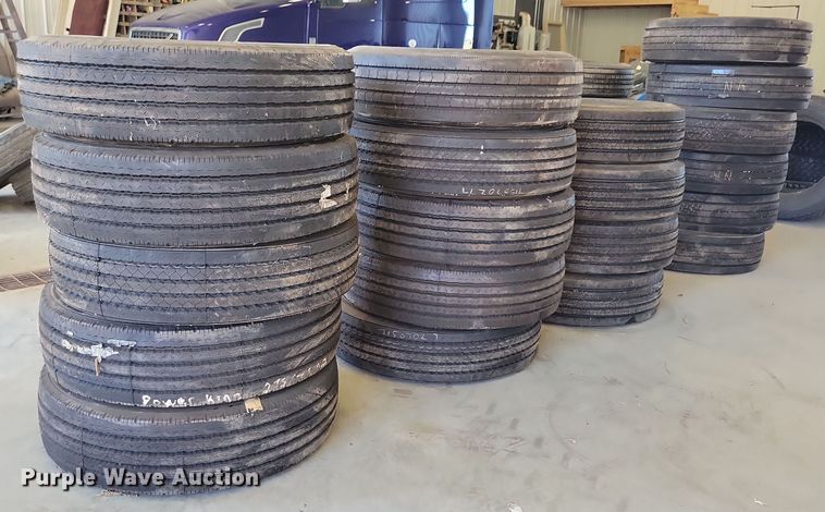 (20) 275/70R22.5 tires - DN3509