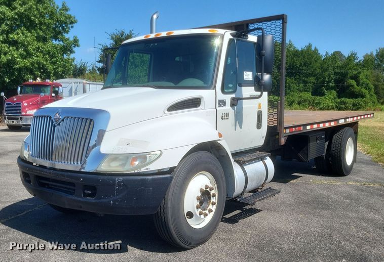 2007 International  4300 flatbed truck - DR4967