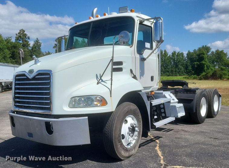 2007 Mack Vision CXN 612 semi truck - DR4969