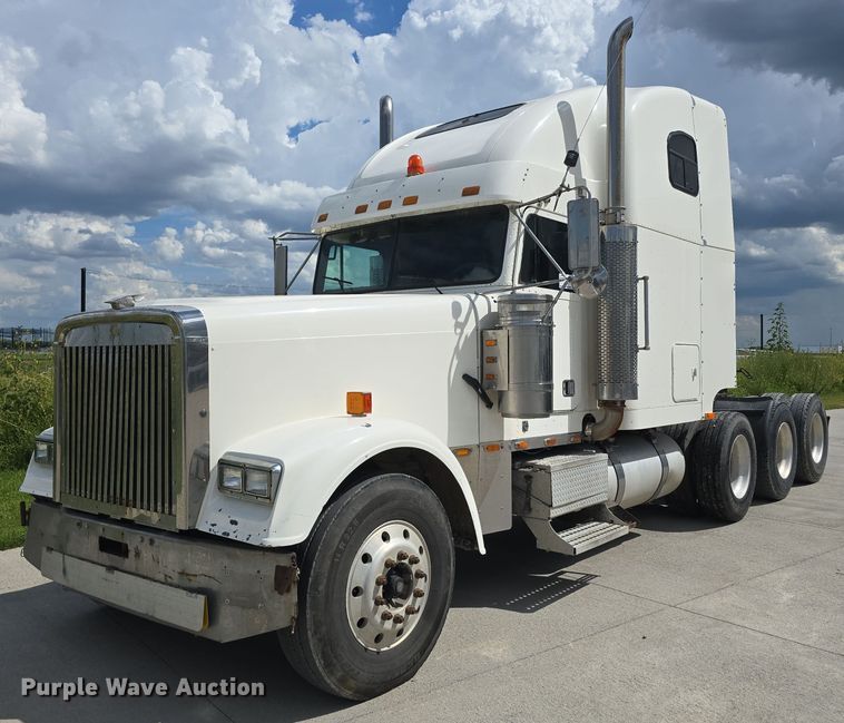 1998 Freightliner FLD132064T semi truck - DS4780