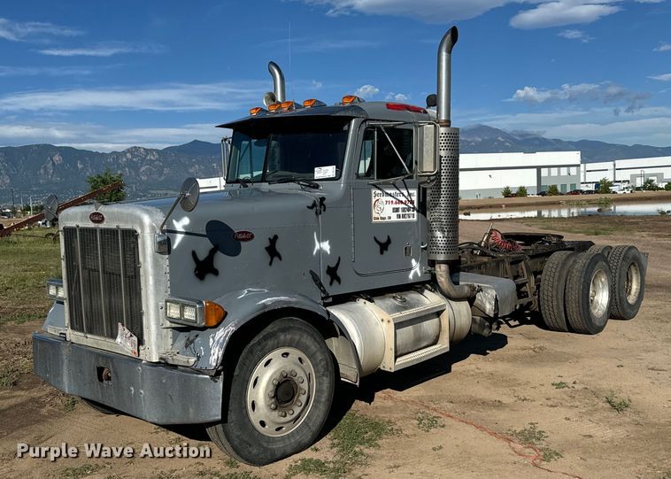 1989 Peterbilt  379 semi truck - DS7543
