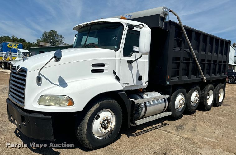 2007 Mack dump truck - EE7563