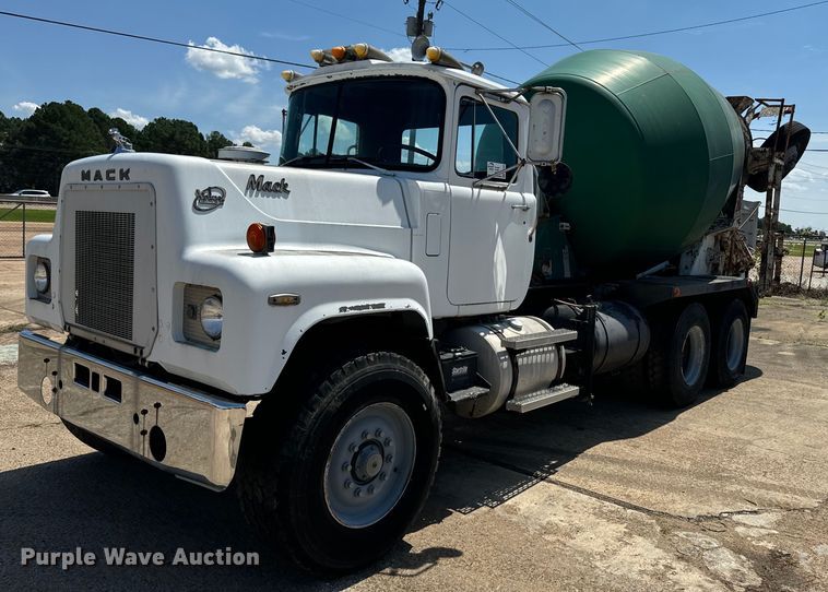 1987 Mack ready mix truck - EE7565