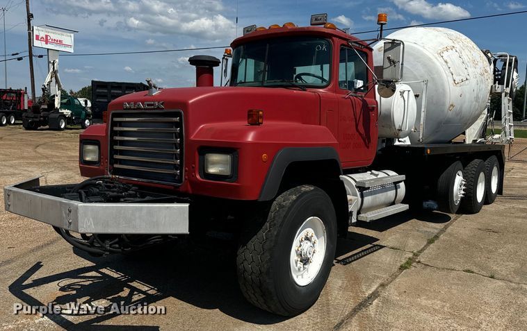 1997 Mack ready mix truck - EE7566