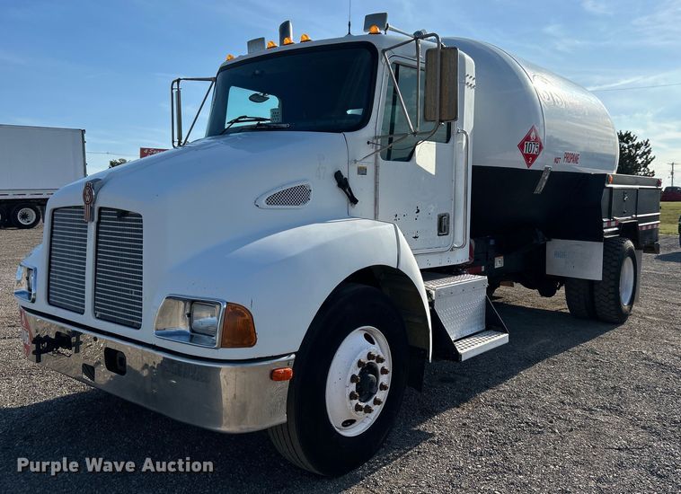 2002 Kenworth T300 propane delivery truck - EG0987
