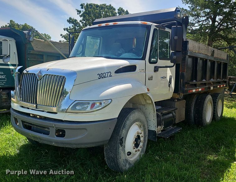 2006 International  4400 dump truck - EJ5830