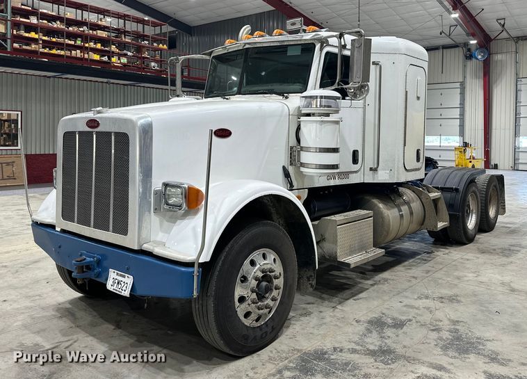 2013 Peterbilt  367 semi truck - EJ8927