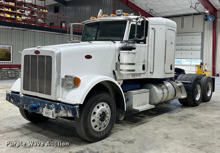 2013 Peterbilt  367 semi truck - EJ8928