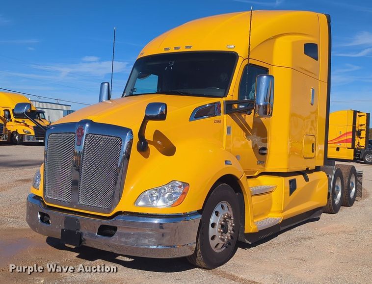 2022 Kenworth T680 semi truck - EQ2167