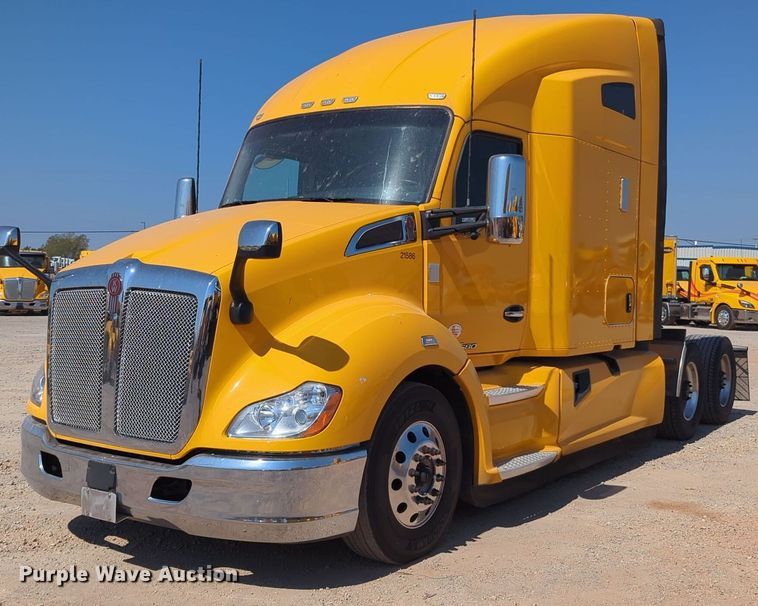 2021 Kenworth  T680 semi truck - EQ2168