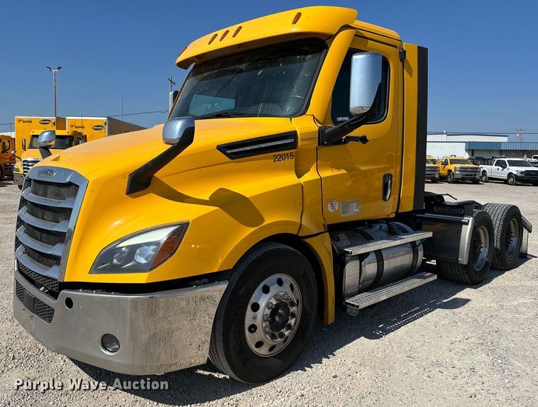 2022 Freightliner  Cascadia 126 semi truck - EQ2173