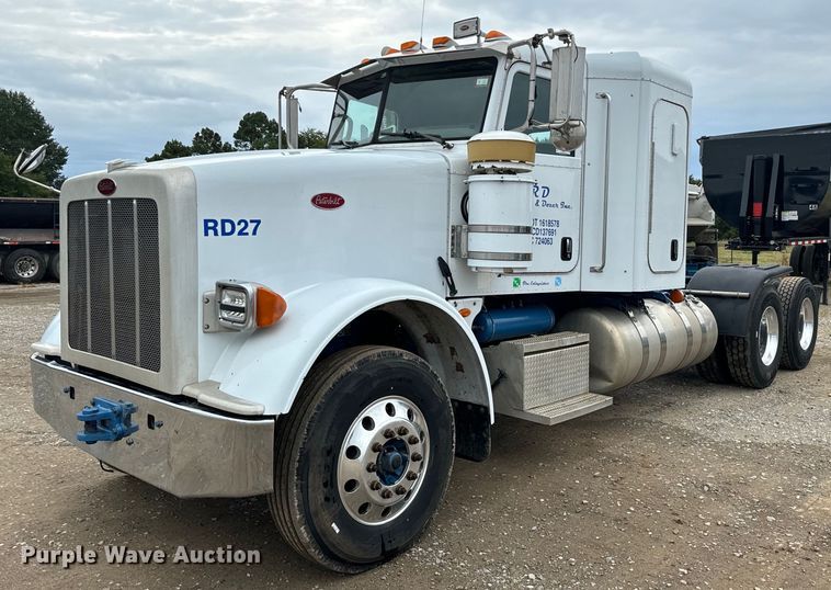 2012 Peterbilt 367 semi truck - IE9061