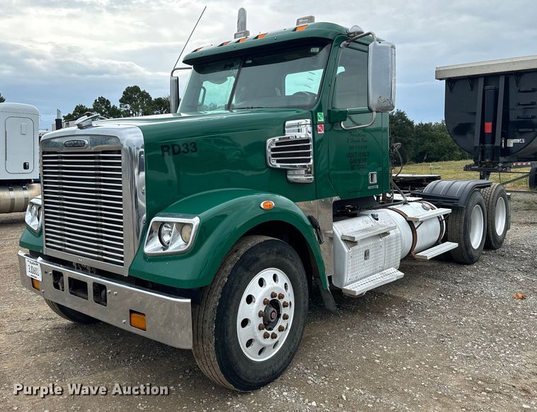 2014 Freightliner  Coronado semi truck - IE9062