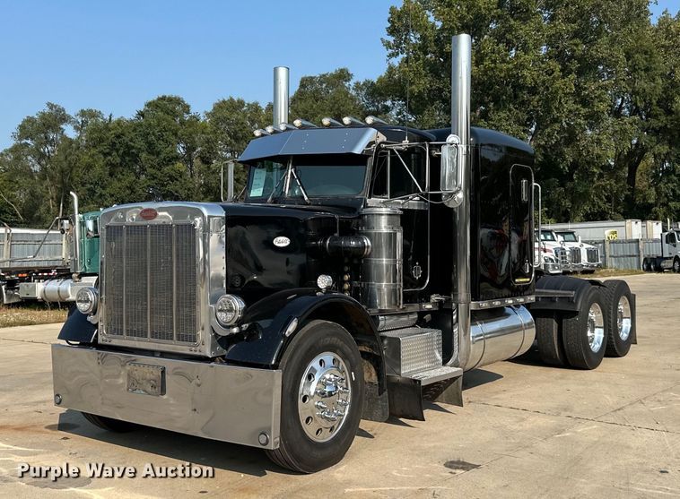 1979 Peterbilt 359 semi truck - LR9472
