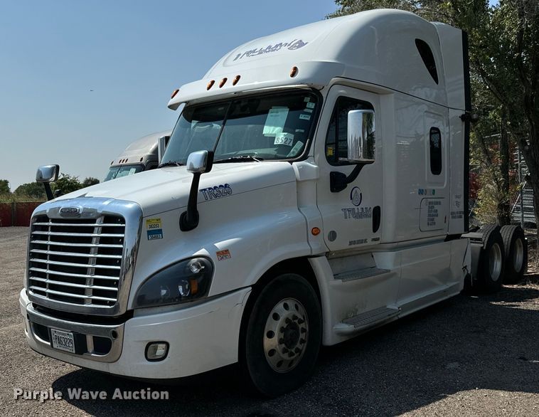 2018 Freightliner  Cascadia Evolution  semi truck - MV9120