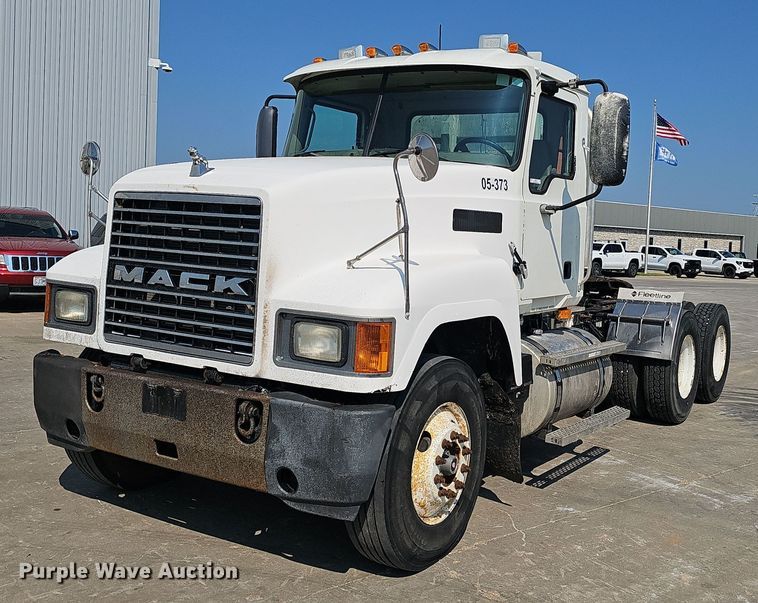2007 Mack CHN semi truck - NX9139