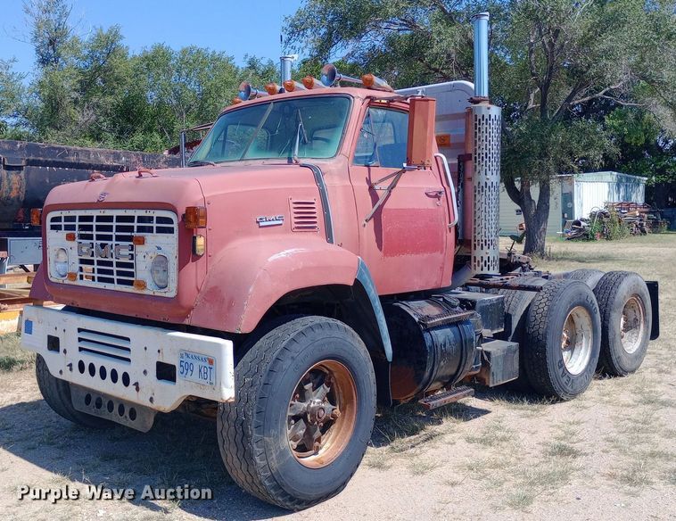 1975 GMC Renango semi truck - NY9522