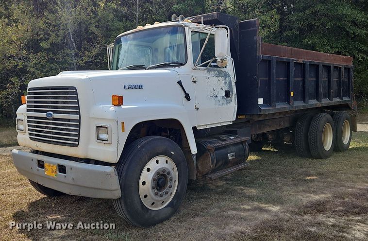 1991 Ford L9000 dump truck - OJ9847