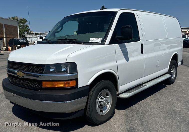 2021 Chevrolet  Express 2500 van - DH1256