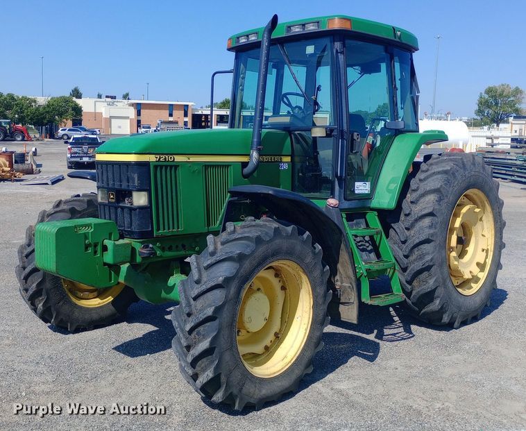 1999 John Deere 7210 MFWD tractor - DH1261