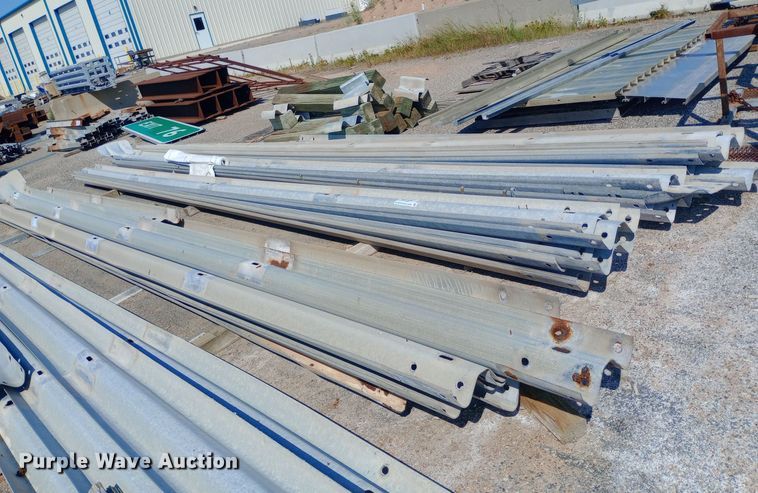 Approximately 30 guardrail sections - DH1300