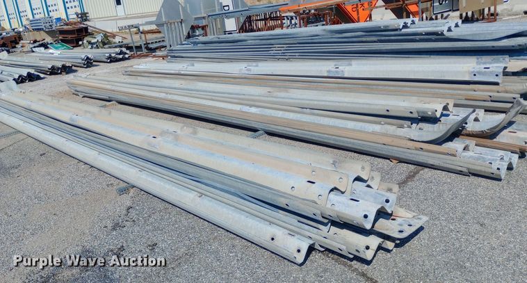 Approximately 32 guardrail sections - DH1301
