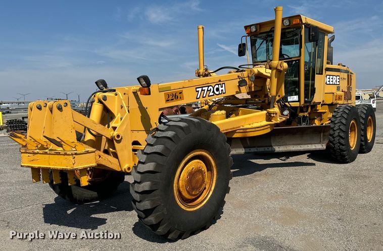 2001 John Deere  772CH motor grader - DO1703
