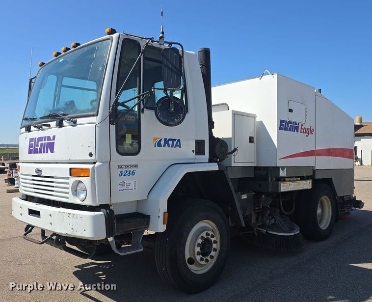 2002 Elgin Eagle SC8000 street sweeper truck - DQ4578