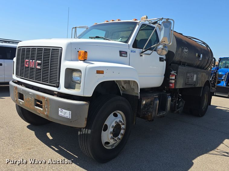 2001 GMC  C7500 oil distributor truck - DQ4583